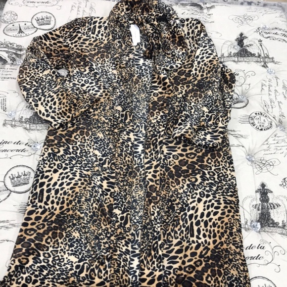 Natori Leopard Print Waist Tie Robe - Picture 5 of 5